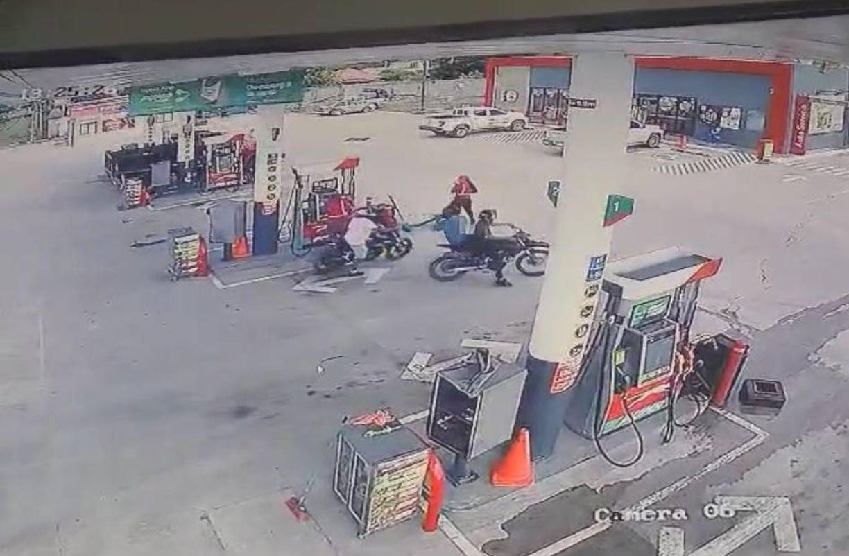 Los sicarios le dispararon a quemarropa, dejándolo gravemente herido en la escena del ataque. 