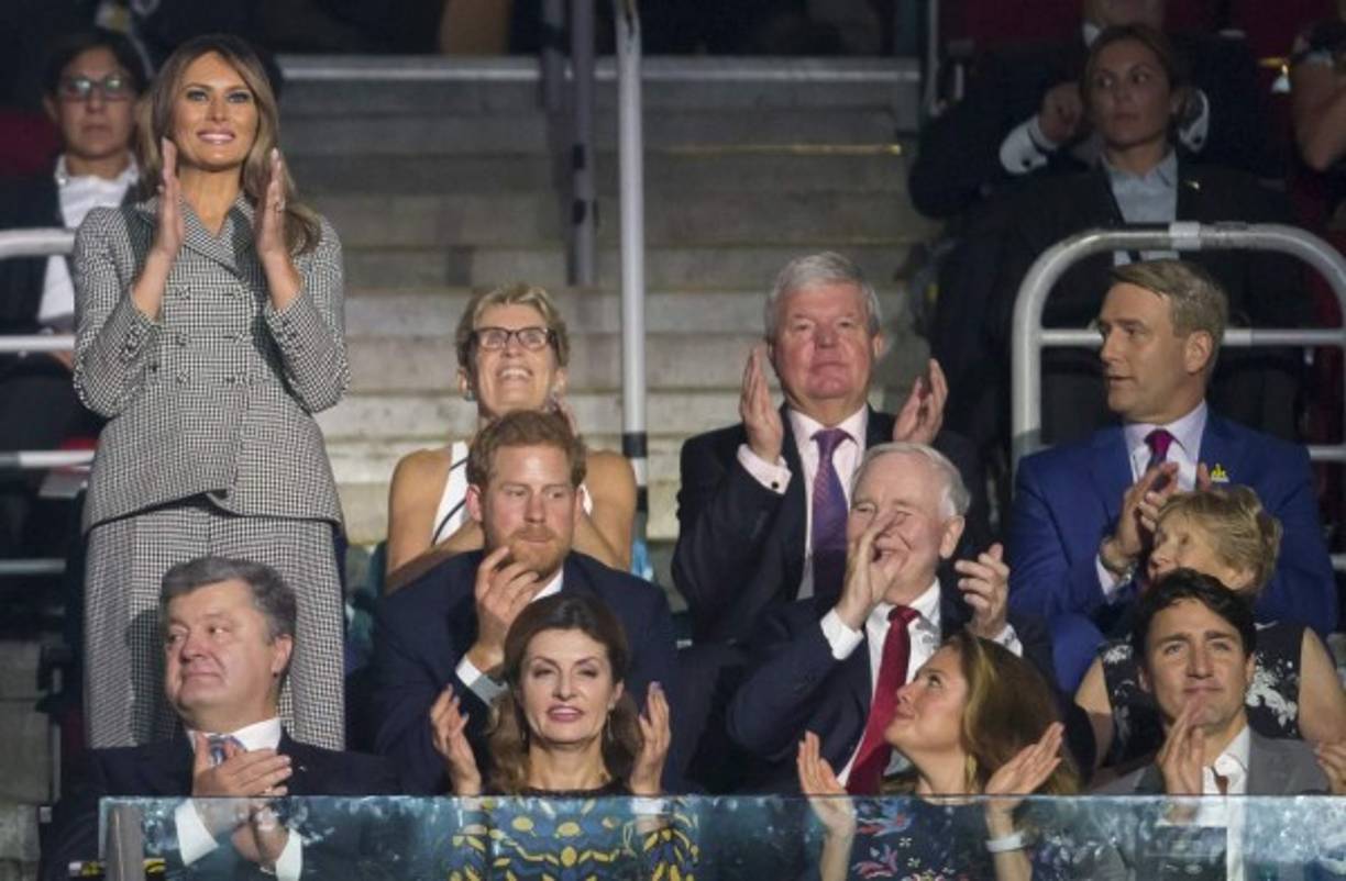 Medios estadounidenses destacaron la excelente relación que Harry tenía con la exprimera dama, Michelle Obama.