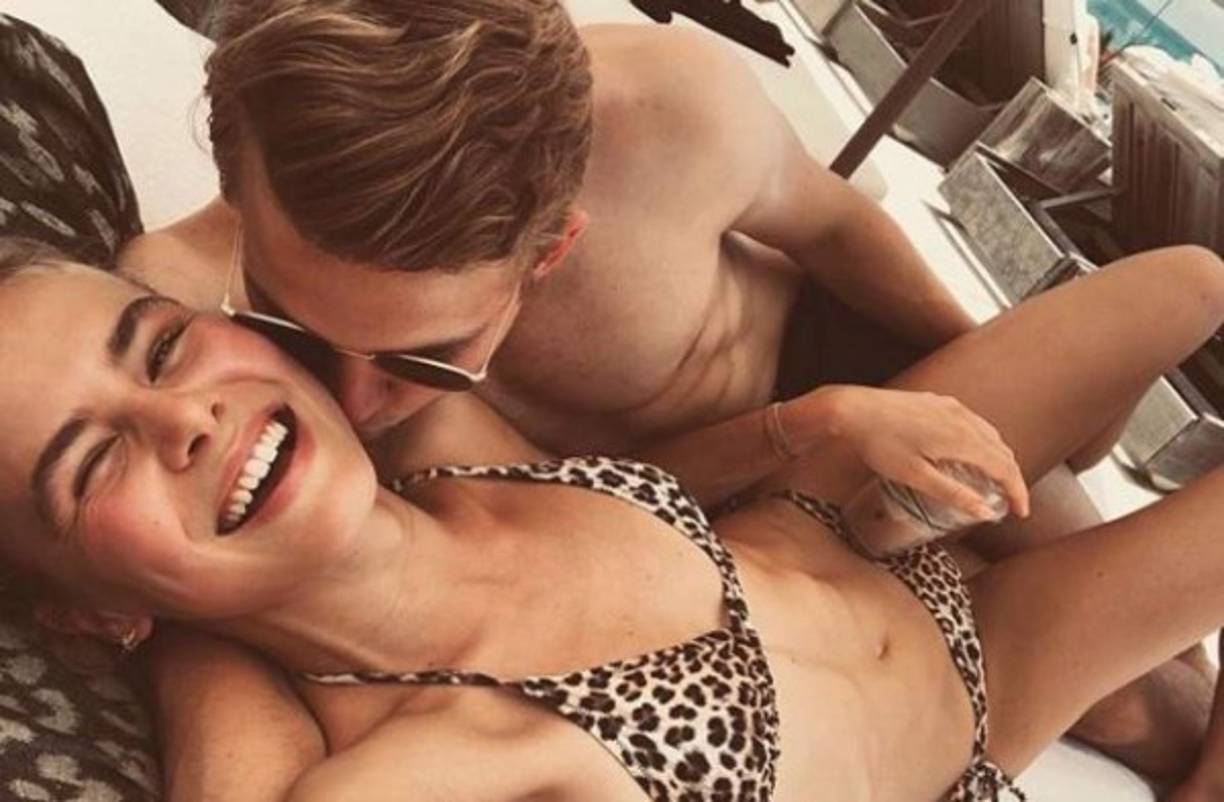 Matthijs de Ligt, defensa del Ajax, ha disfrutado con su pareja AnneKee Molenaar en un destino paradisíaco que no han desvelado. El holandés no ha definido su futuro.