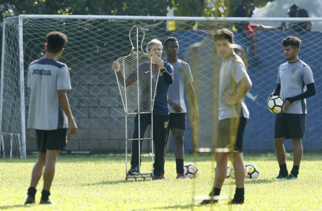 Real España: De no concretarse lo de Esteban Espíndola, al club aurinegro le han ofrecido un defensor brasileño que juega en Alemania, al igual que un delantero colombiano.