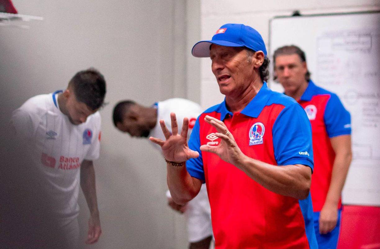 “Hay cuatro jugadores que están peleados con Troglio: entre ellos Jerry Bengtson, Kevin López, Gabriel Araujo y Mango Sánchez”, destapó Orlando Ponce en su programa radial Extra Liga.