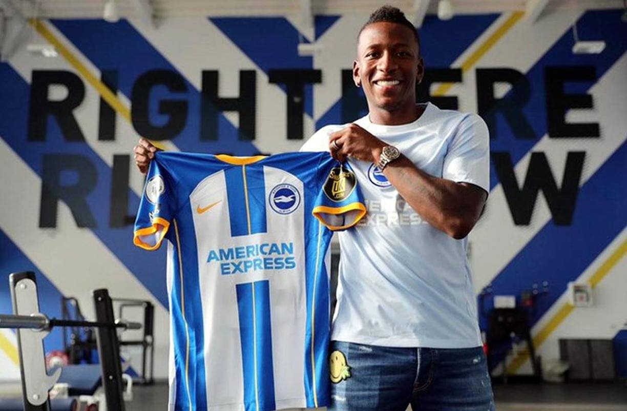 El Brighton &amp; Hove Albion de la Premier League ha hecho oficial el fichaje de Pervis Estupiñán, que deja el Villarreal para empezar una nueva etapa en Inglaterra. El futbolista ecuatoriano firma por cinco temporadas y permitirá al submarino amarillo ingresar 18 millones de euros fijos y hasta otros 5 en variables.