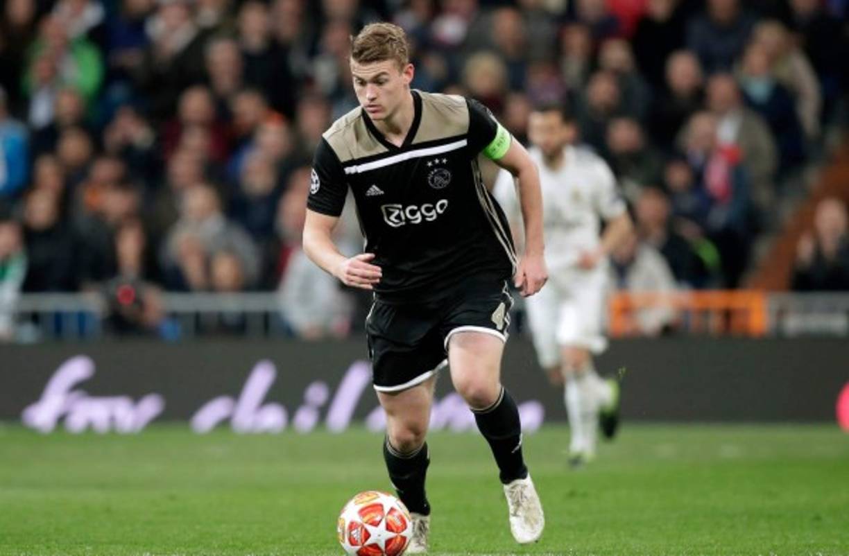 Matthijs de Ligt sería el otro defensa que acompañaría a Sergio Ramos. El holandés impresionó al Real Madrid en el Bernabéu, donde el central se lució con el Ajax que eliminó al equipo merengue de la Champions.