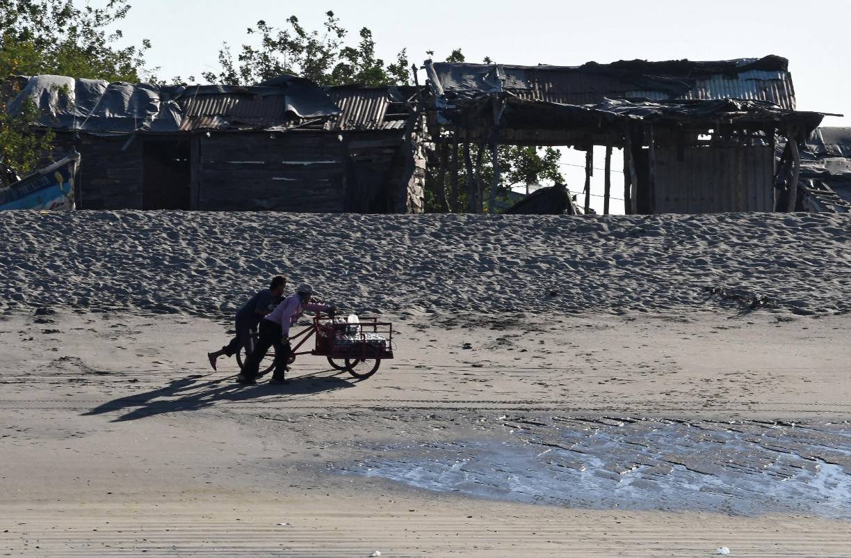 Según un informe del Programa de las Naciones Unidas para el Medio Ambiente (PNUMA), 11 millones de toneladas métricas de plástico ingresan cada año al mar. La cifra puede triplicarse en los próximos 20 años.