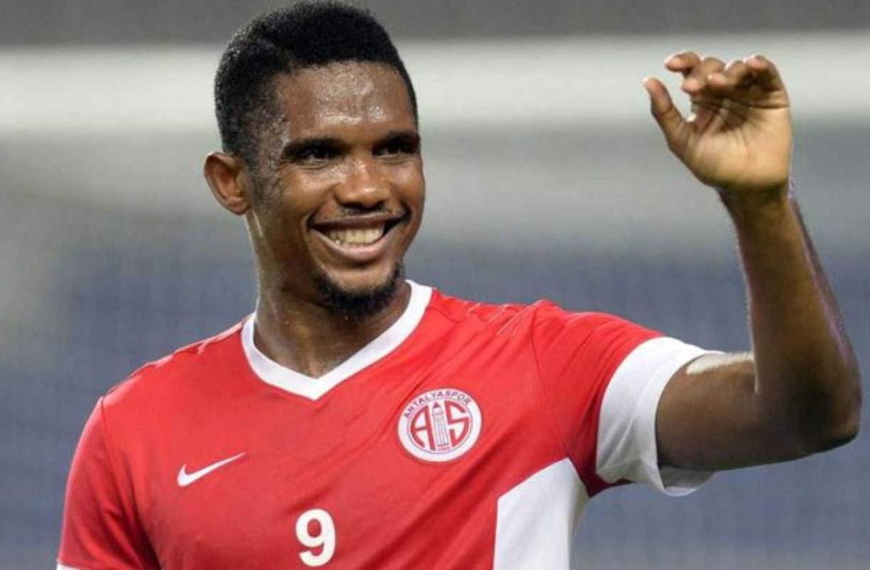 Samuel Eto’o cambia de equipo a sus 36 años. El exdelantero del Barça llegó a un acuerdo este martes para desvincularse del Antalyaspor y el miércoles mismo firmará por el Konyaspor. Ambos equipos ocupan los puestos de descenso de la Superliga turca: el camerunés pasa del antepenúltimo clasificado al penúltimo.