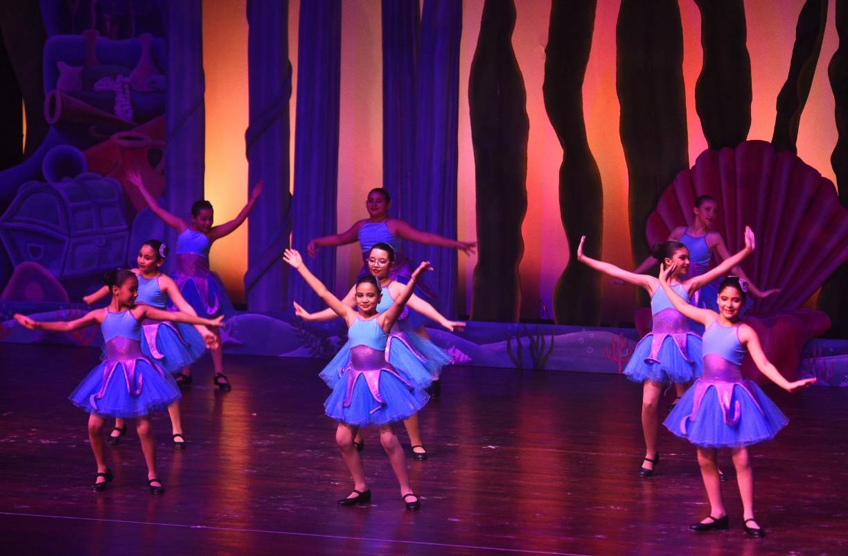 En fotos: Academia de Bellas Artes realiza su show artístico “La Sirenita”