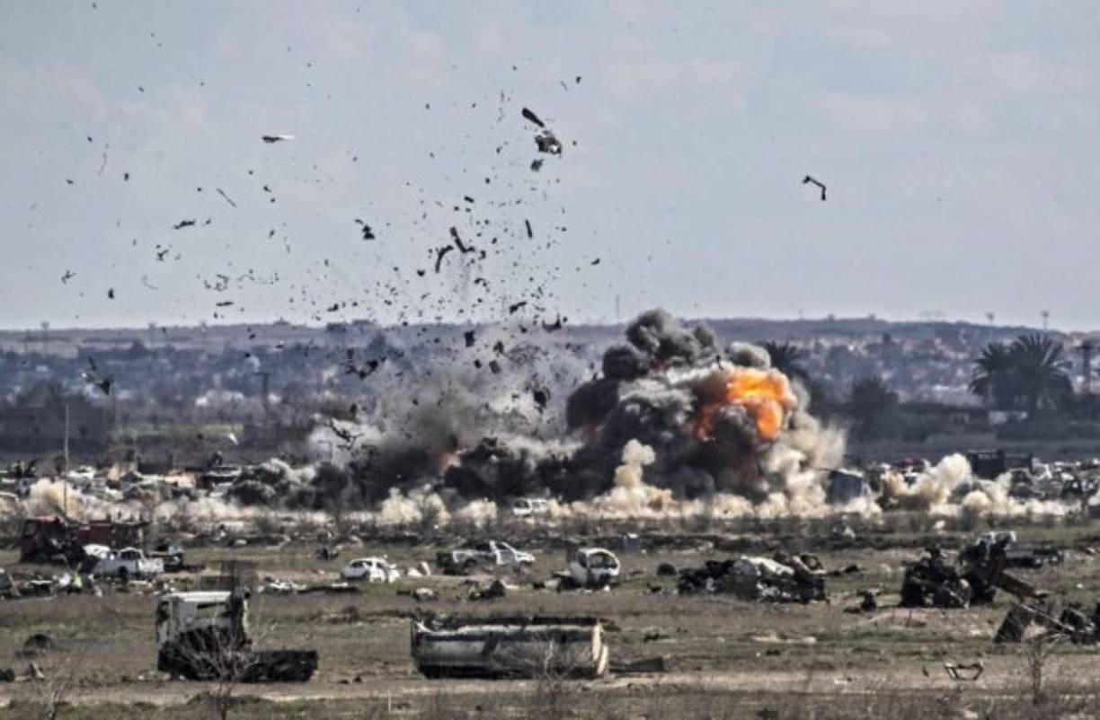 Sin embargo, ante continuas ofensivas militares en años recientes, el territorio del 'califato' se redujo drásticamente, al punto de haber quedado actualmente limitado a las posiciones en una parte de Bahguz.