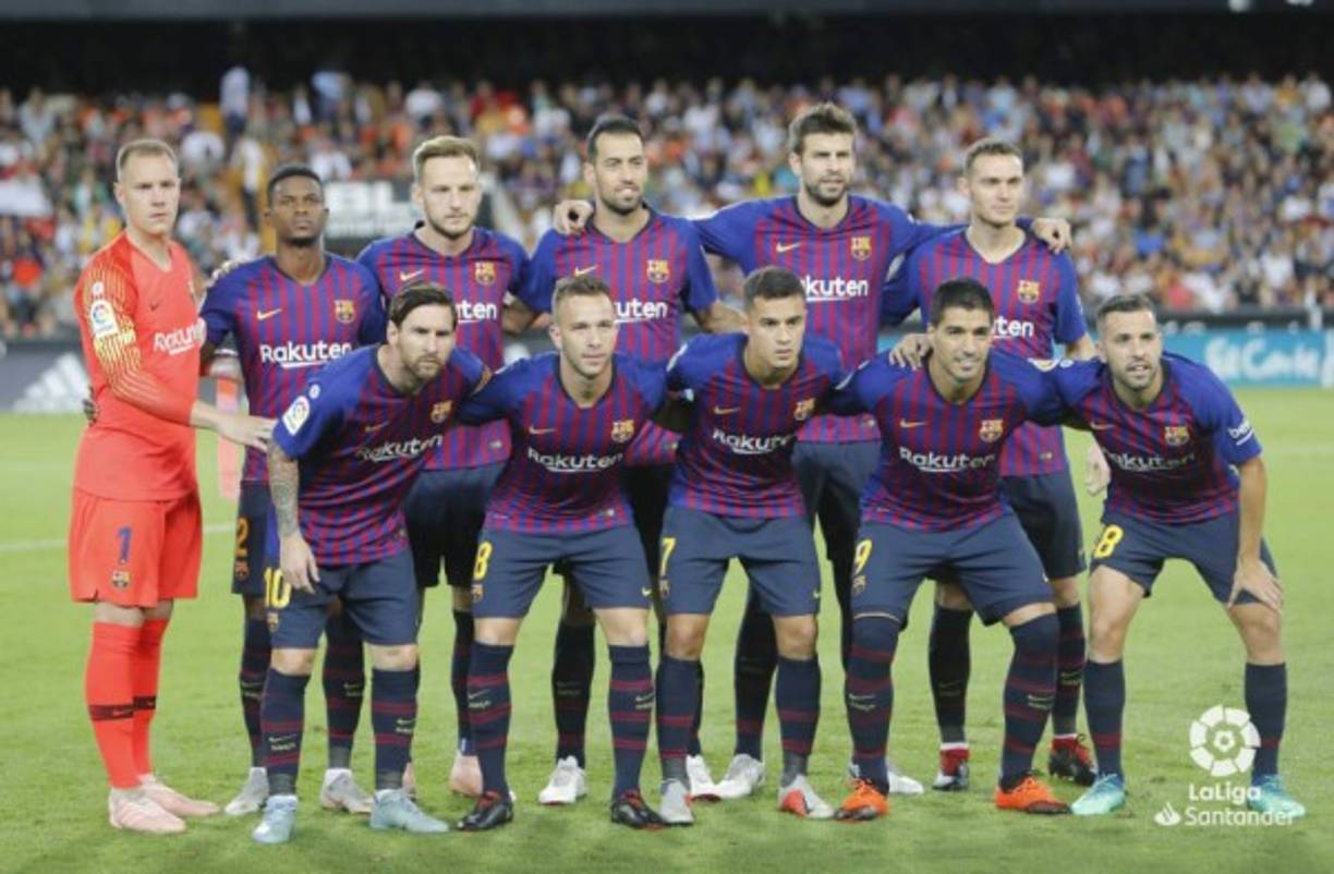 El once titular del Valencia contra el Barcelona.