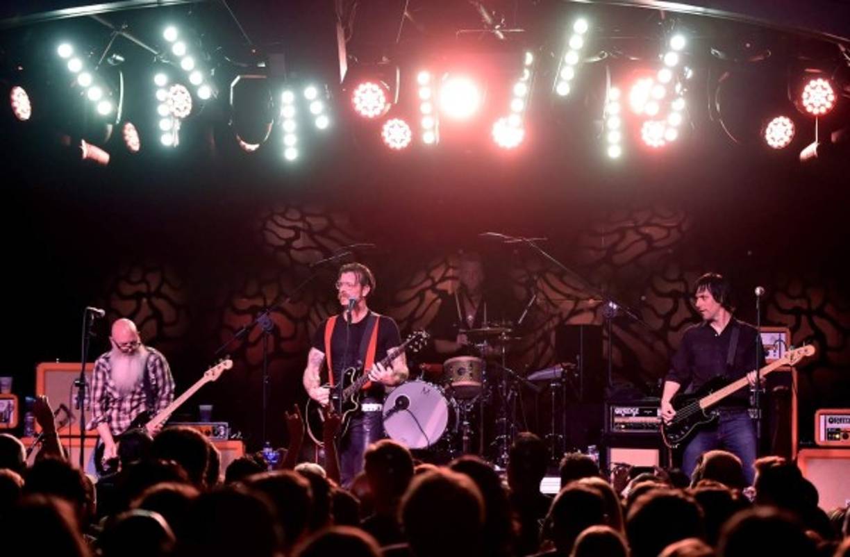 Sus miembros fundadores son Jesse Hughes y Josh Homme -de 43 y 42 años respectivamente- dos amigos de toda la vida que en 1998 decidieron dar un paso más a su relación y unirse musicalmente.<br/><br/>