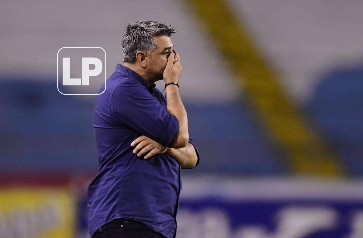 La desilusión de Diego Vázquez tras el segundo gol de Curazao.