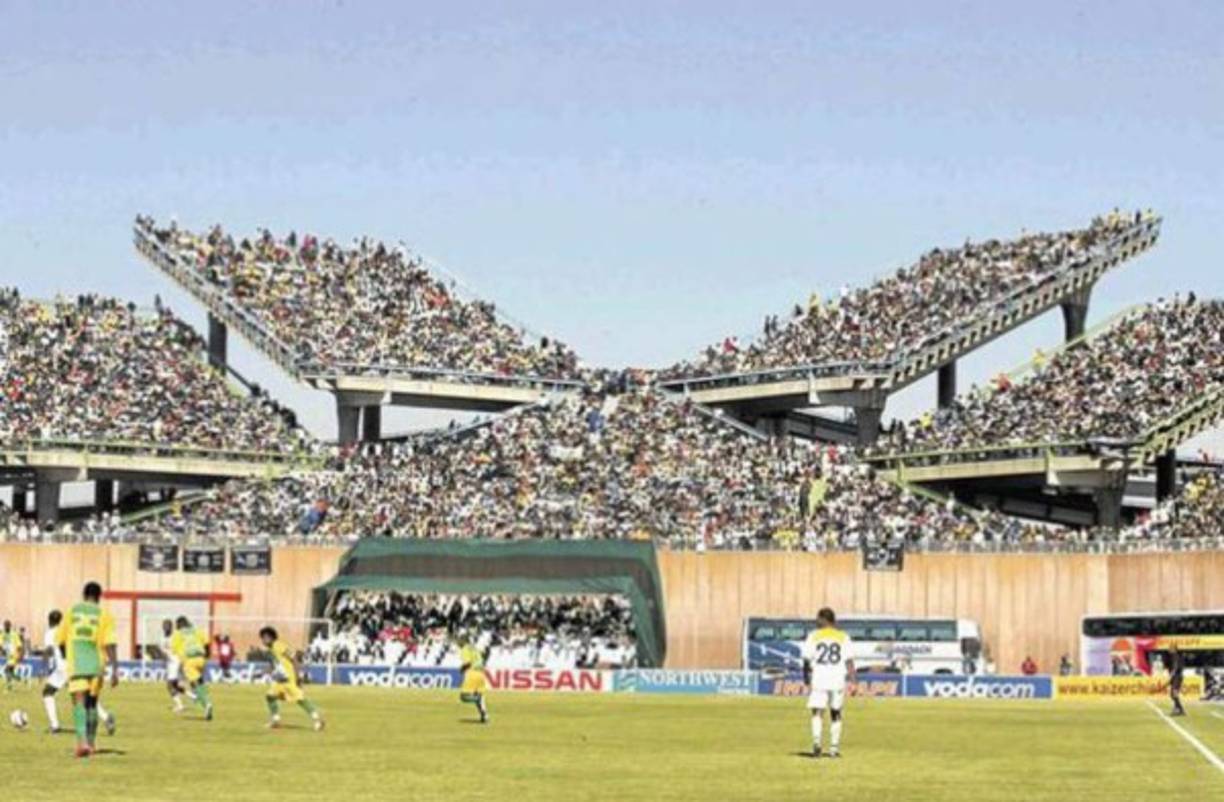 El estadio de Mmabatho en Sudáfrica es uno de los más curiosos del país debido a la organización de sus gradas.