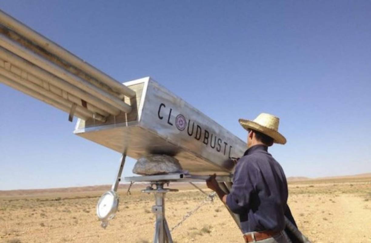 Al momento de poner en marcha la máquina, había una terrible sequía y ningun pronóstico sobre precipitaciones estaba previsto, escribió el periódico Bangor Daily News. Después de 3 horas de que el científico pusiera su máquina en marcha, aparecieron unas nubes de tormenta y cayeron 0.64 centímetros de lluvia.<br/><br/>Después de varios días de su lanzamiento, por orden del gobierno las investigaciones de Wilhelm Reich fueron suspendidas y los prototipos se incautaron. Si eso no hubiera pasado, el rompenubes podría traer agua y cosecha a los lugares más secos de la Tierra.