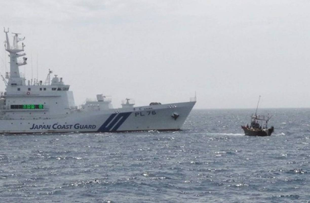 Estas maniobras, paralelas a los bombardeos ensayados hoy, suelen generar fuertes protestas de Pyongyang, ya que el régimen que lidera Kim Jong-un las considera un simulacro de invasión de su territorio y las emplea como justificación para sus continuados ensayos armamentísticos.