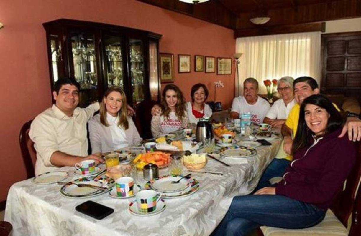 De pequeño, era el catcher o receptor de un equipo de béisbol. Además se caracteriza por ser un gran observador y estratega.