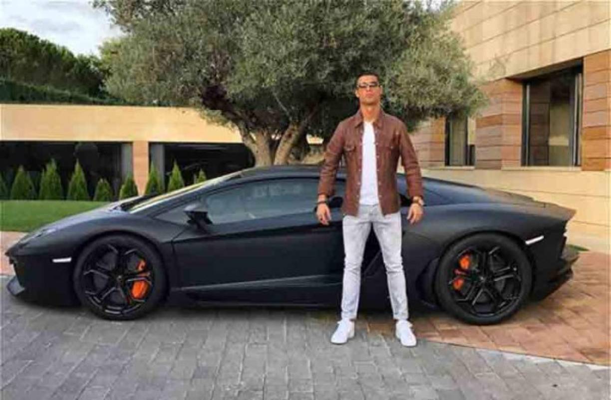 Otro de los vehículos preferidos de CR7 es el Lamborghini Aventador. El precio anda entre los 350 mil euros.
