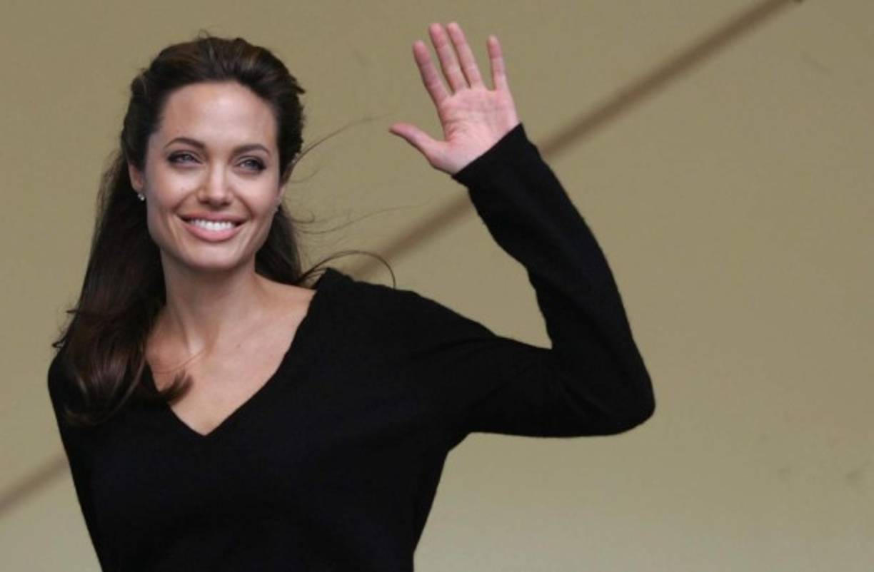 Antes que Angelina Jolie se casara con Brad Pitt en su adolescencia la estrella de cine había sufrido problemas de peso.