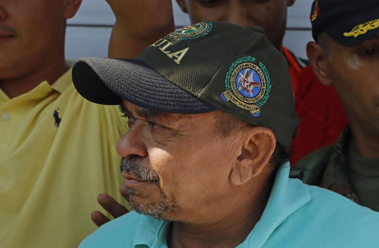 “Estamos contentos (...) Está, no como quisiéramos, pero está bien, está vivo”, dijo a medios Aracelys Díaz, hermana de Manuel.