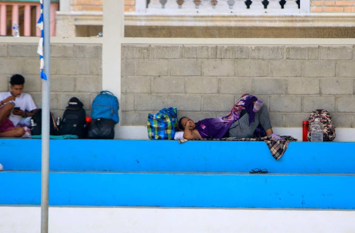 “Estas denuncias las hemos recibido en reiteradas ocasiones, pero le corresponde al IHTT en coordinación con operadores de justicia sancionar o judicializar a los responsables de los cobros excesivos”, dijo al ser consultado sobre la problemática el abogado Allan Alvarenga, director del Instituto Nacional de Migración (INM).