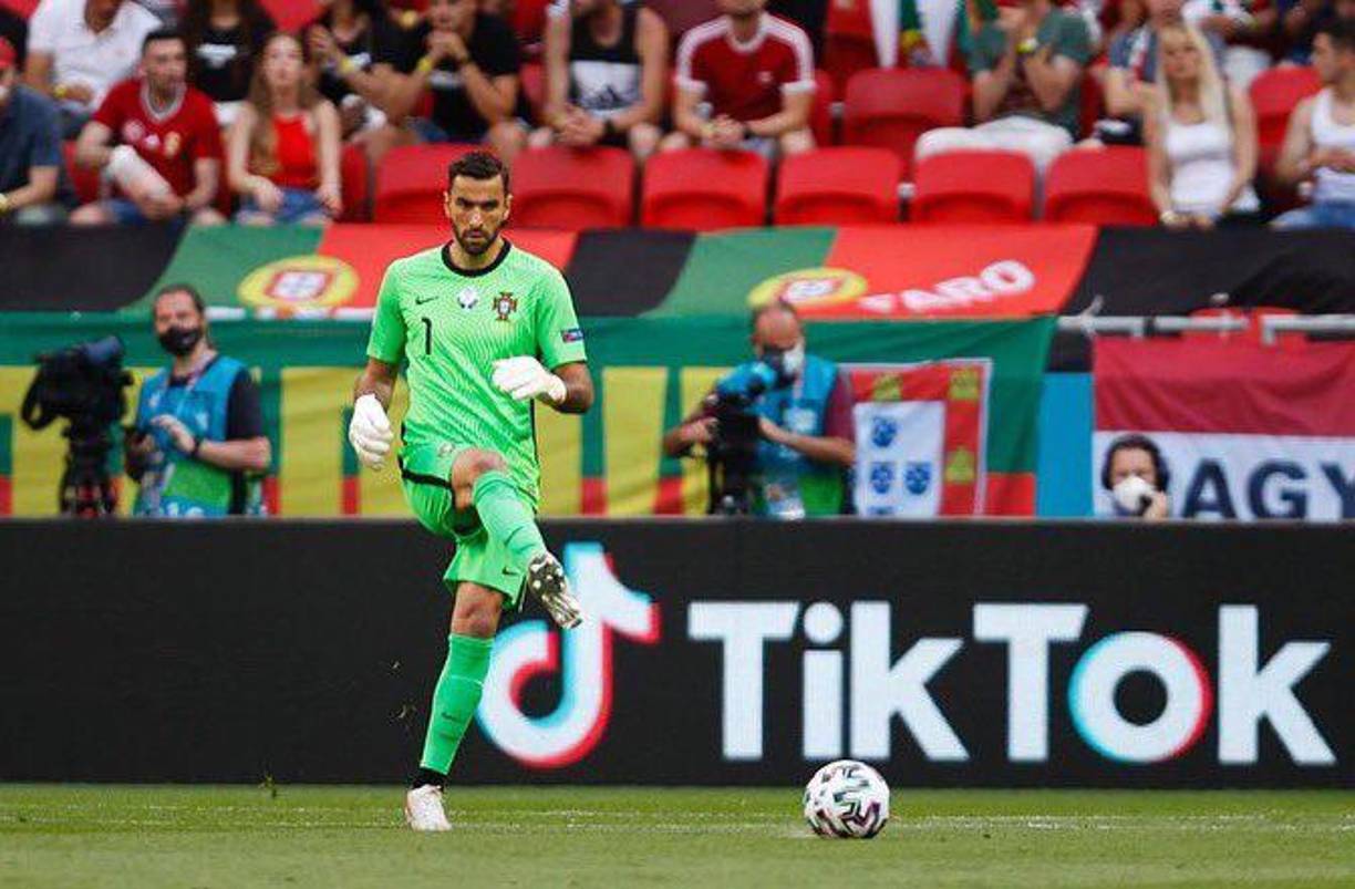 Y ese otro arquero es Rui Patricio. El portugués de 36 años también se encuentra libre tras salir de la Roma y ahora es el favorito para llegar al Monza por su experiencia en la Serie A.