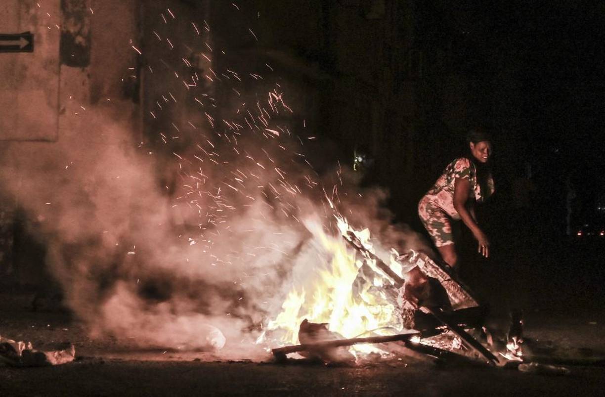 Varios activistas argumentaron que el bloqueo del tráfico buscaba silenciar las protestas. El Gobierno no ha ofrecido explicaciones por esta anomalía y los medios oficiales no la han recogido hasta el momento.