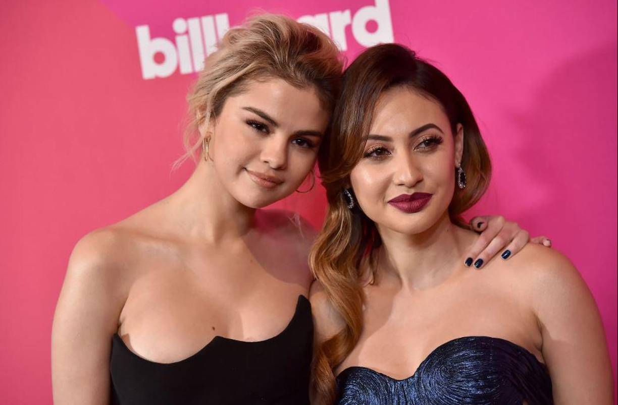 La actriz y cantante Selena Gomez ha tenido que enfrentarse en varias ocasiones a sus fans más radicales. Sin ir más lejos, el pasado mes de marzo la intérprete tuvo que intervenir directamente en las redes sociales para detener una pelea verbal entre sus seguidores y los de la estrella televisiva Kylie Jenner. 