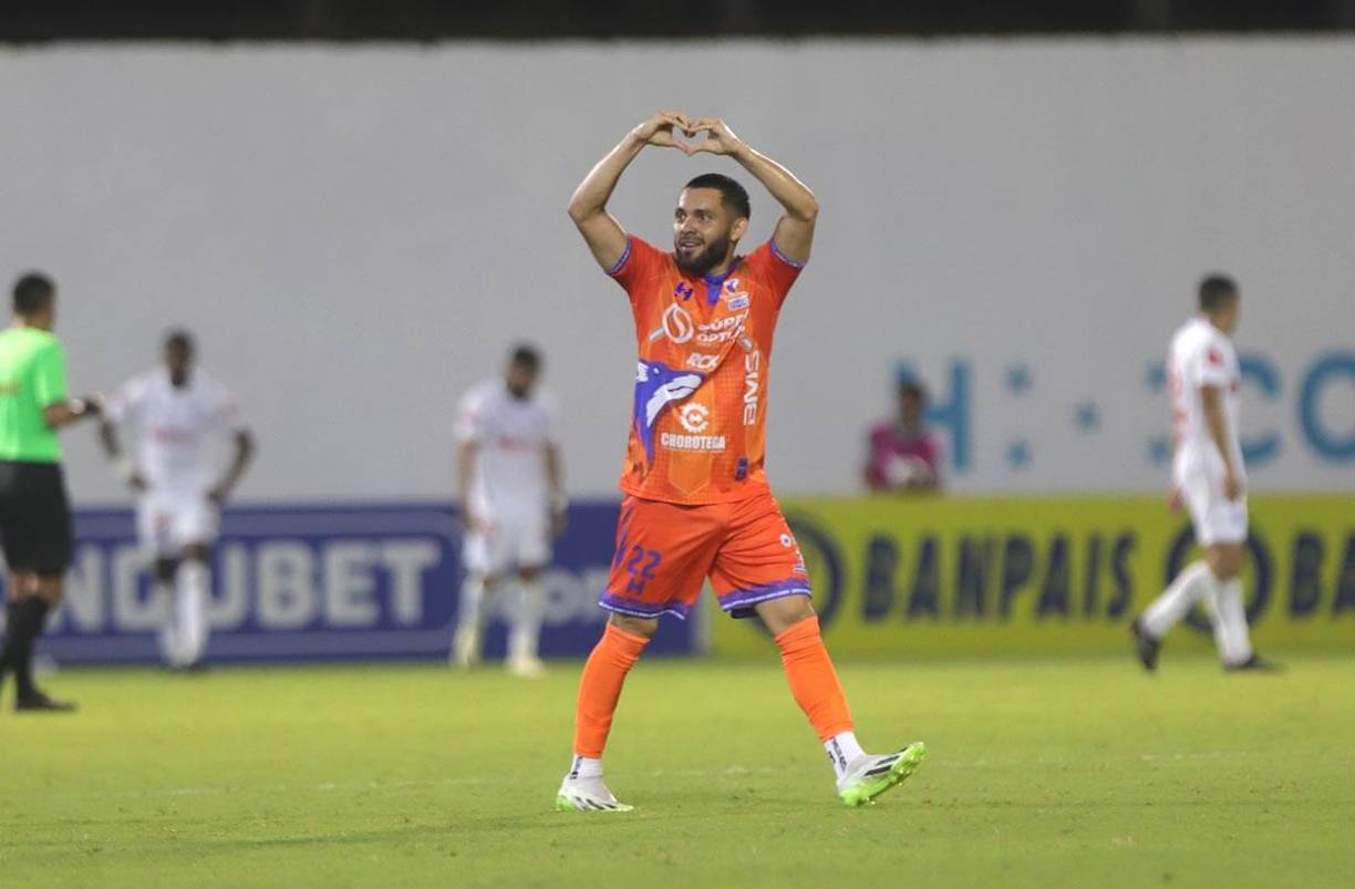 Osman Rodríguez entró de cambio en el segundo tiempo y marcó el gol del descuento de los Lobos de la UPN. Se lo dedicó a alguien especial que estaba en el estadio.