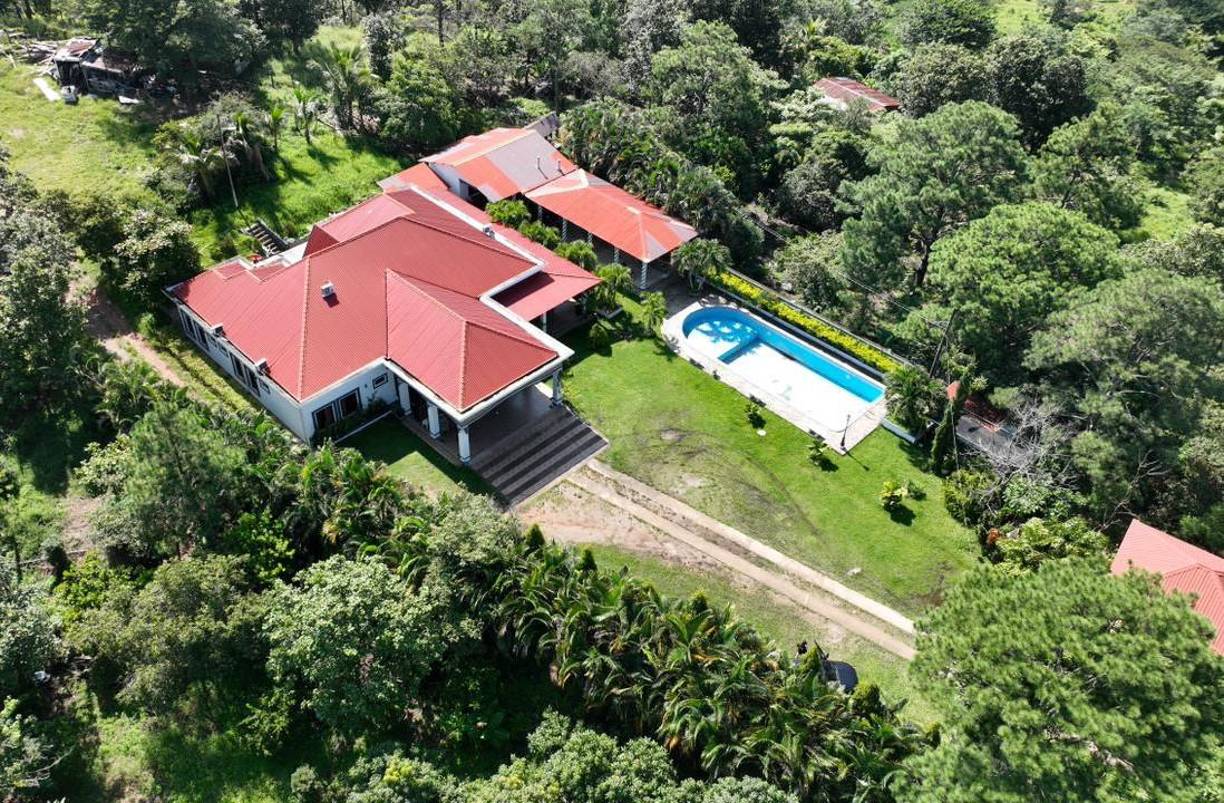 Entre estas propiedades, figuran lujosas residencias ubicadas en varias zonas del municipio de Lepaera, en el suroccidente de Honduras. 