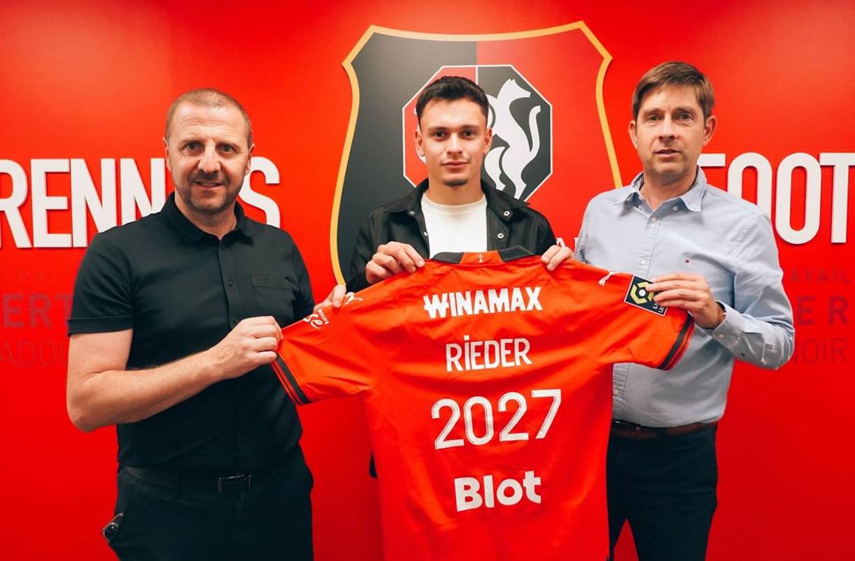 El Stade Rennais ha hecho oficial el fichaje del centrocampista suizo, Fabian Rieder. El jugador deja el Young Boys de Berna y firma con el club francés por cuatro temporadas.