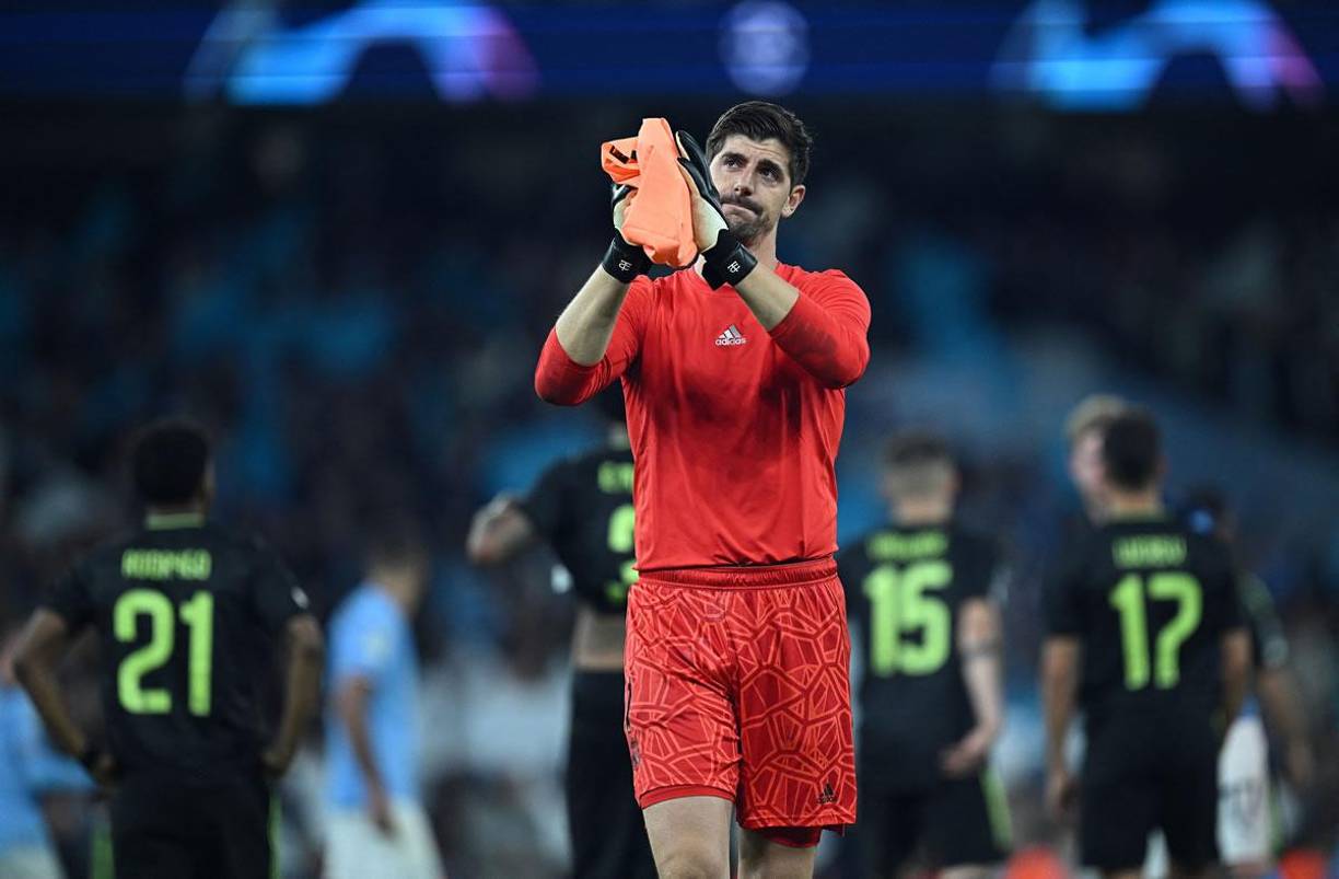 Thibaut Courtois agradecieron a los aficionados que viajaron al Etihad Stadium.