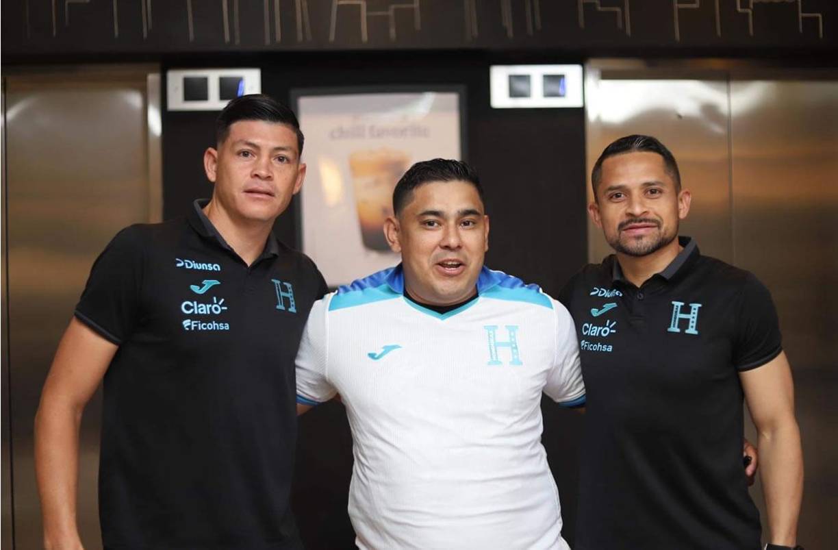 Cuando el ‘Chelito‘ Martínez bajó, Ricardo se le acercó y el staff de Diez en son de broma le dijo “tené cuidado con ese porque es Real España”, a lo que el jugador de forma jocosa respondió: “ya me lo voy a bajar, ja, ja, ja”.