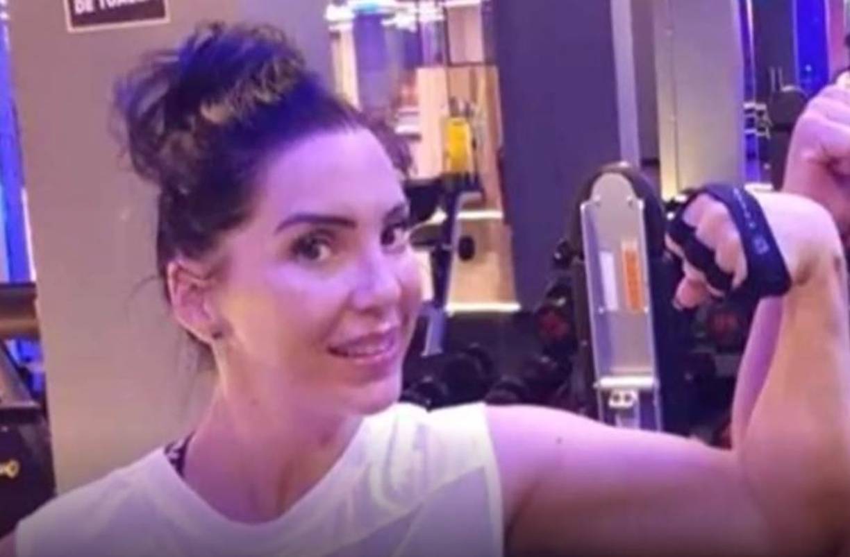 La ampliación de la denuncia señala así mismo que ante la consejería manifestó que cuando habían transcurrido cuatro horas y media de la operación, la paciente sufrió episodios de hipotensión, que se controlaron con fármacos, y añadió que avisó de ello al facultativo.