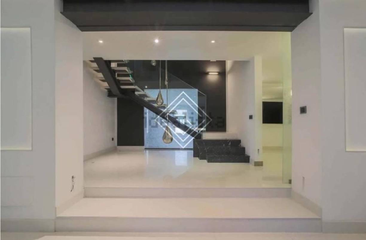 La morada fue reformada recientemente con materiales de alta calidad y diseño y por eso su precio se disparó a los seis millones. 