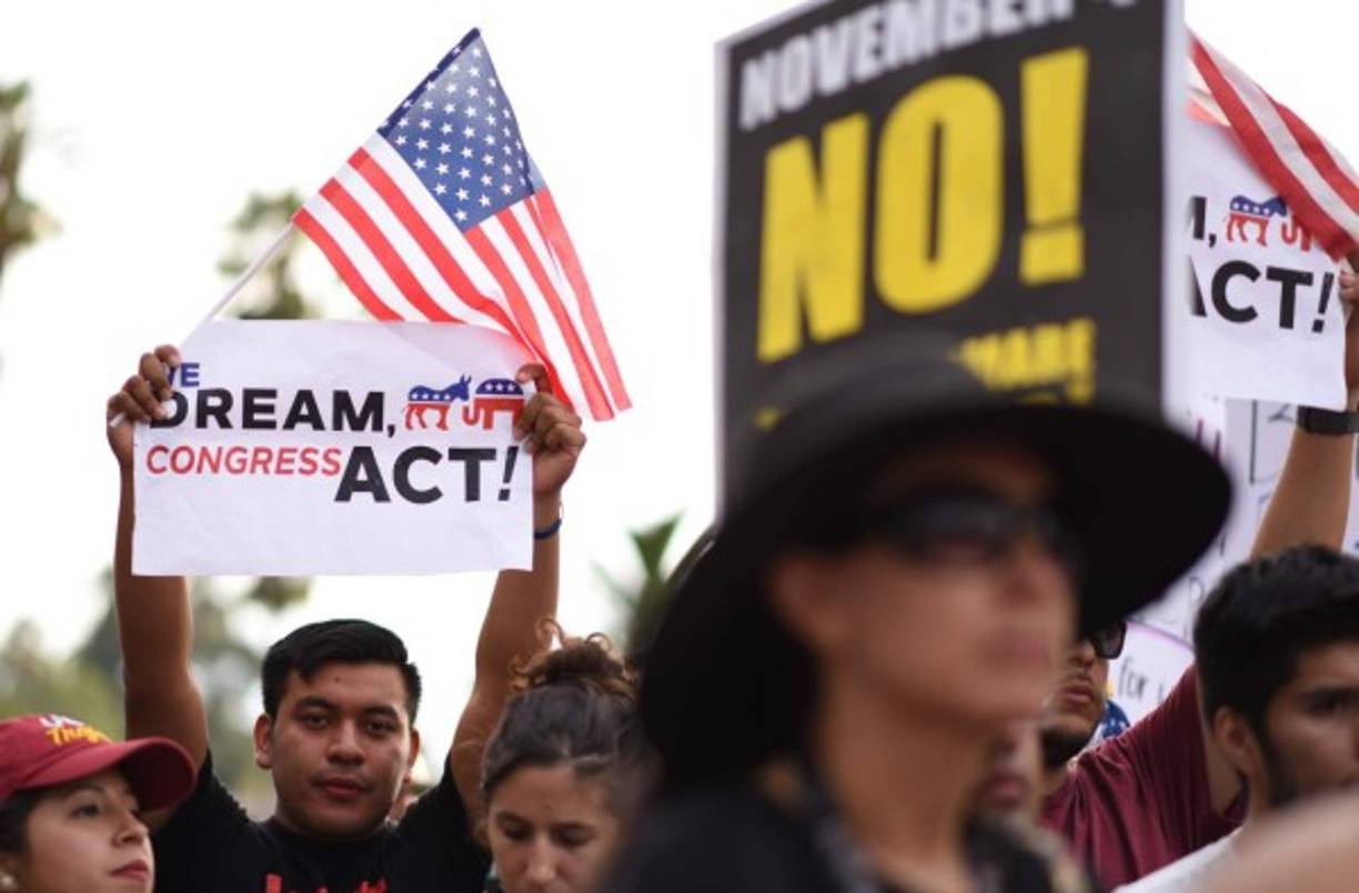 Trump dijo que los 'dreamers' -de los cuales, 200.000 viven en California- no debían preocuparse por los próximos seis meses.<br/><br/>