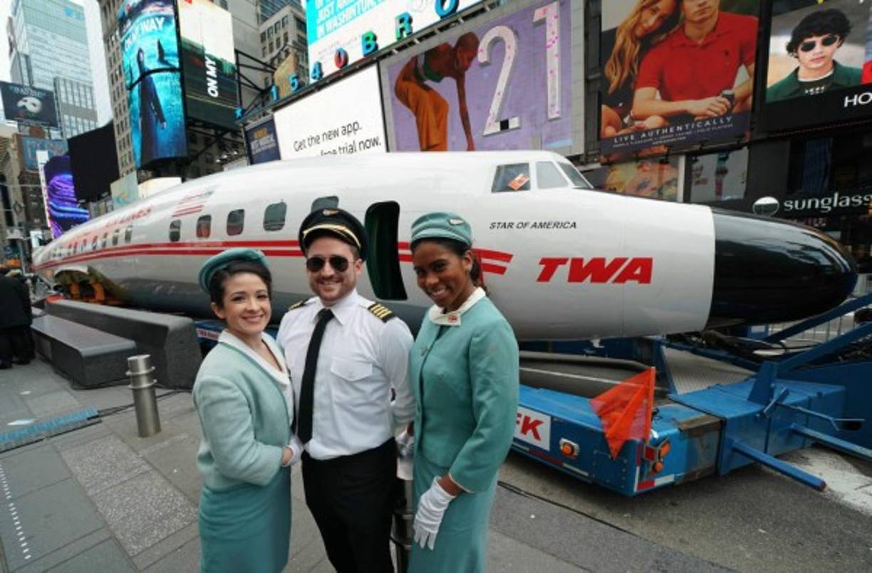 Dos edificios de seis plantas enmarcan la antigua terminal de TWA, en la cual se trabaja para dotar al hotel del que según la empresa será, con sus más de 18.500 metros cuadrados, el vestíbulo hotelero más grande del mundo. AFP