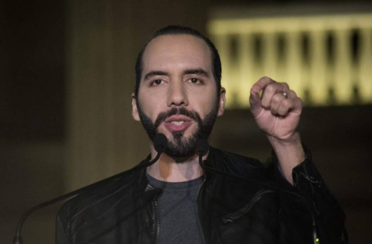 En 1999, desde una agencia de publicidad de su familia, Bukele trabajó en una campaña presidencial que el FMLN no pudo ganar, con el excomandante Facundo Guardado como candidato.