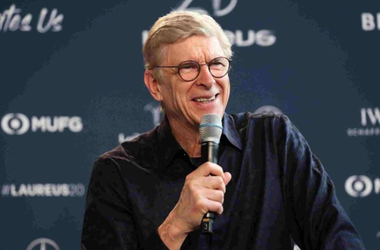 Arsène Wenger, sin equipo desde que dejara el Arsenal, habría ofrecido sus servicios a la Real Asociación Neerlandesa de Fútbol para hacerse cargo de la selección de Holanda tras la marcha de Ronald Koeman al Barcelona. Según informa Fox Sports, el técnico francés se habría ofrecido para dirigir al combinado de la 'Oranje', un banquillo muy apetecible.