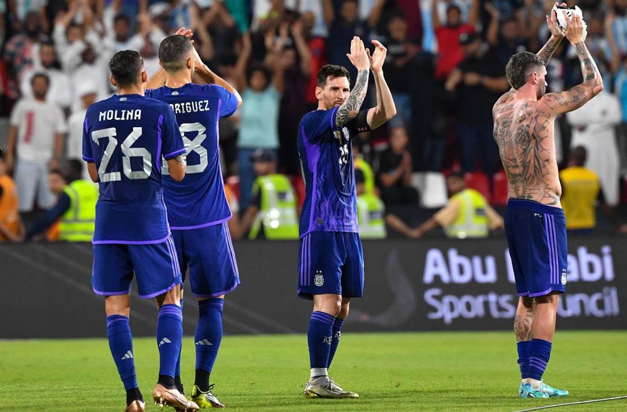 El astro argentino aplaudió el apoyo de los aficionados en el estadio de Abu Dabi.