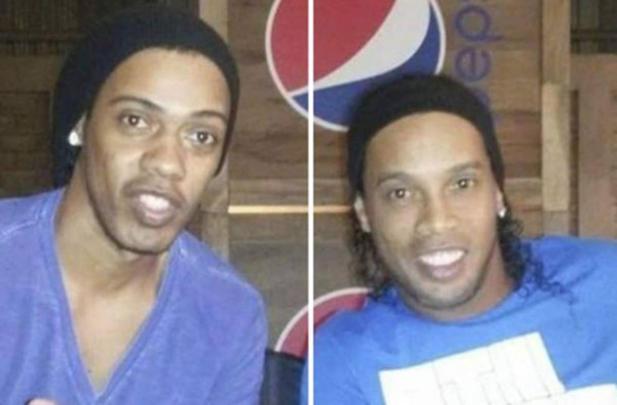 Ronaldinho junto a su 'clon'.