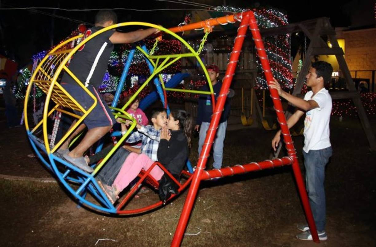 Los hondureños visitan gratuitamente estas villas, gracias a la colaboración de voluntarios, estudiantes, artistas, comunicadores y líderes comunitarios.