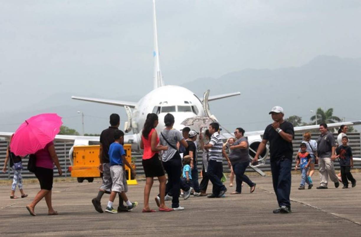 El show aéreo continuará mañana domingo durante todo el día.