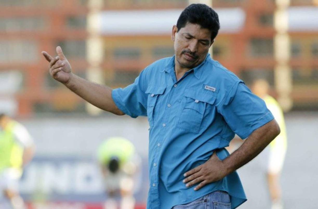 Carlos Martínez: El entrenador espera la llegada de otro refuerzo para el Platense.