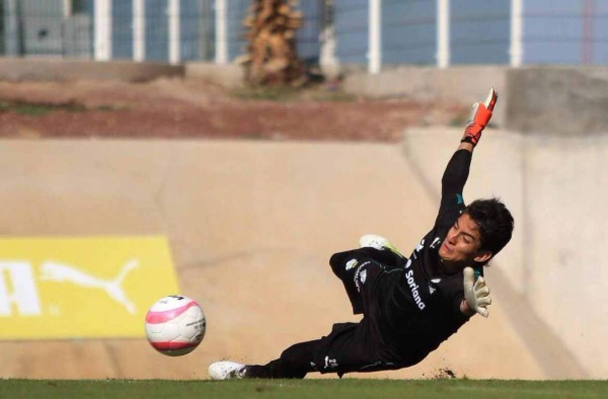 Carlos Acevedo: El joven de 22 años de edad sería el portero titular del Santos Laguna frente al Marathón. Ocuparía el puesto de Jonathan Orozco, quien fue el titular en el estadio Olímpico.
