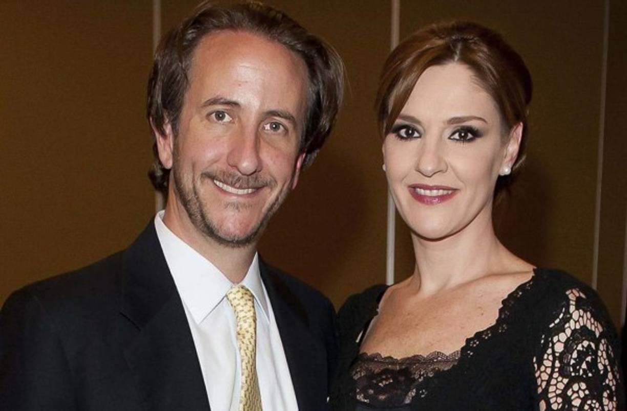 Enrique Rivero Lake y Chantal Andere.<br/>El hijo del reconocido coleccionista de arte y antigüedades Rodrigo Rivero Lake está casado con la hija de la primera actriz Jacqueline Andere. Chantal y Enrique han formado una hermosa familia en sus ocho años de feliz matrimonio.<br/>
