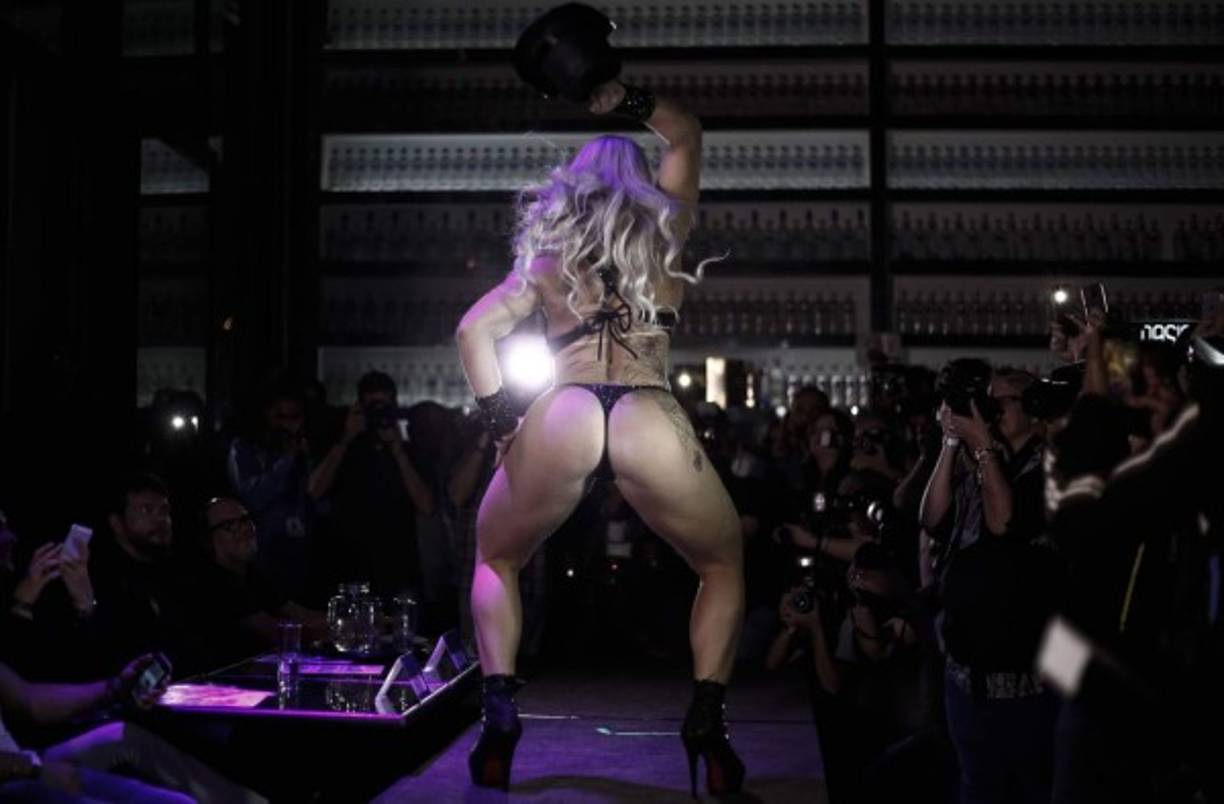 "El concurso Miss Bumbum permite que las participantes hayan tenido cirugías plásticas en cualquier parte de su cuerpo menos en su trasero. AFP"