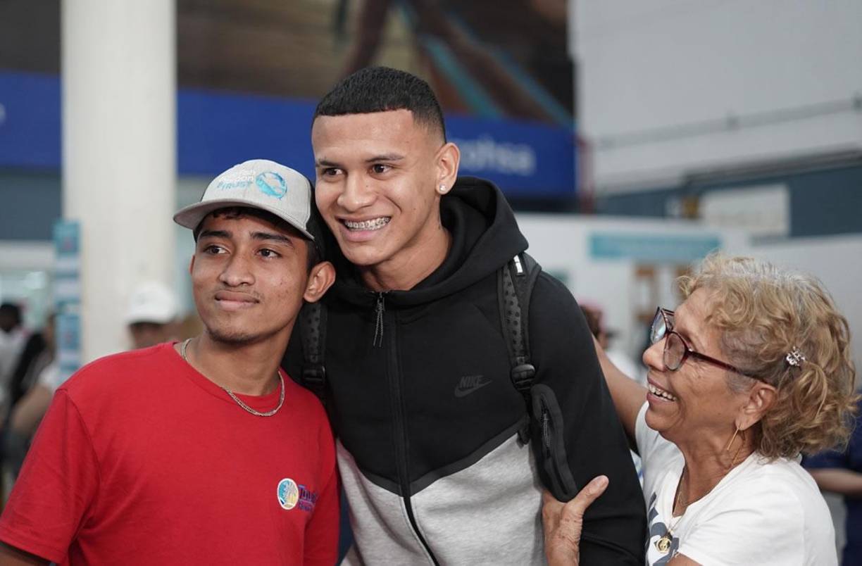 Kervin Arriaga se mostró feliz de estar en el país y compartir con los hinchas catrachos.