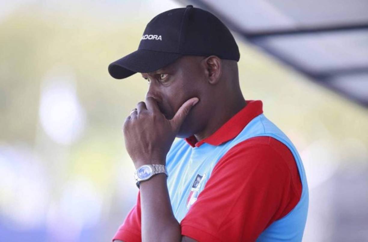 Raúl Martínez Sambulá: El entrenador hondureño que en su momento dirigió a la Selección de Honduras puede volver a dirigir y el Vida lo quiere para que asuma las riendas del club en la Liga Nacional.