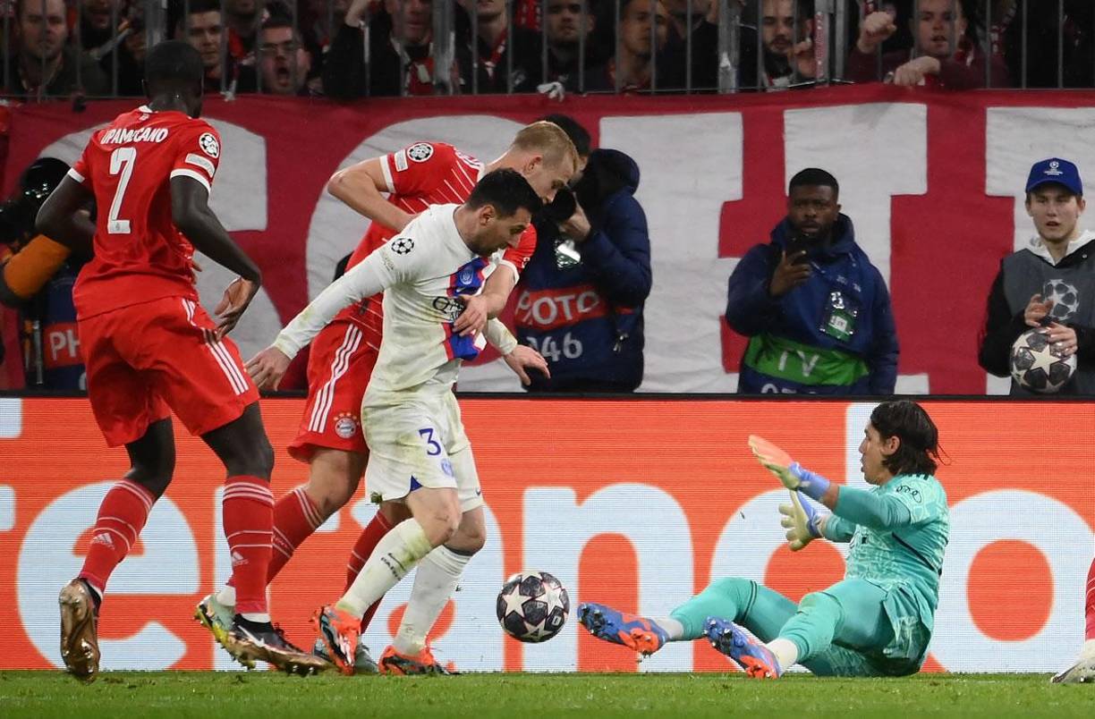 Lionel Messi tuvo una ocasión en la primera parte, pero Matthijs de Ligt le incomodó y Yann Sommer le robó el balón.