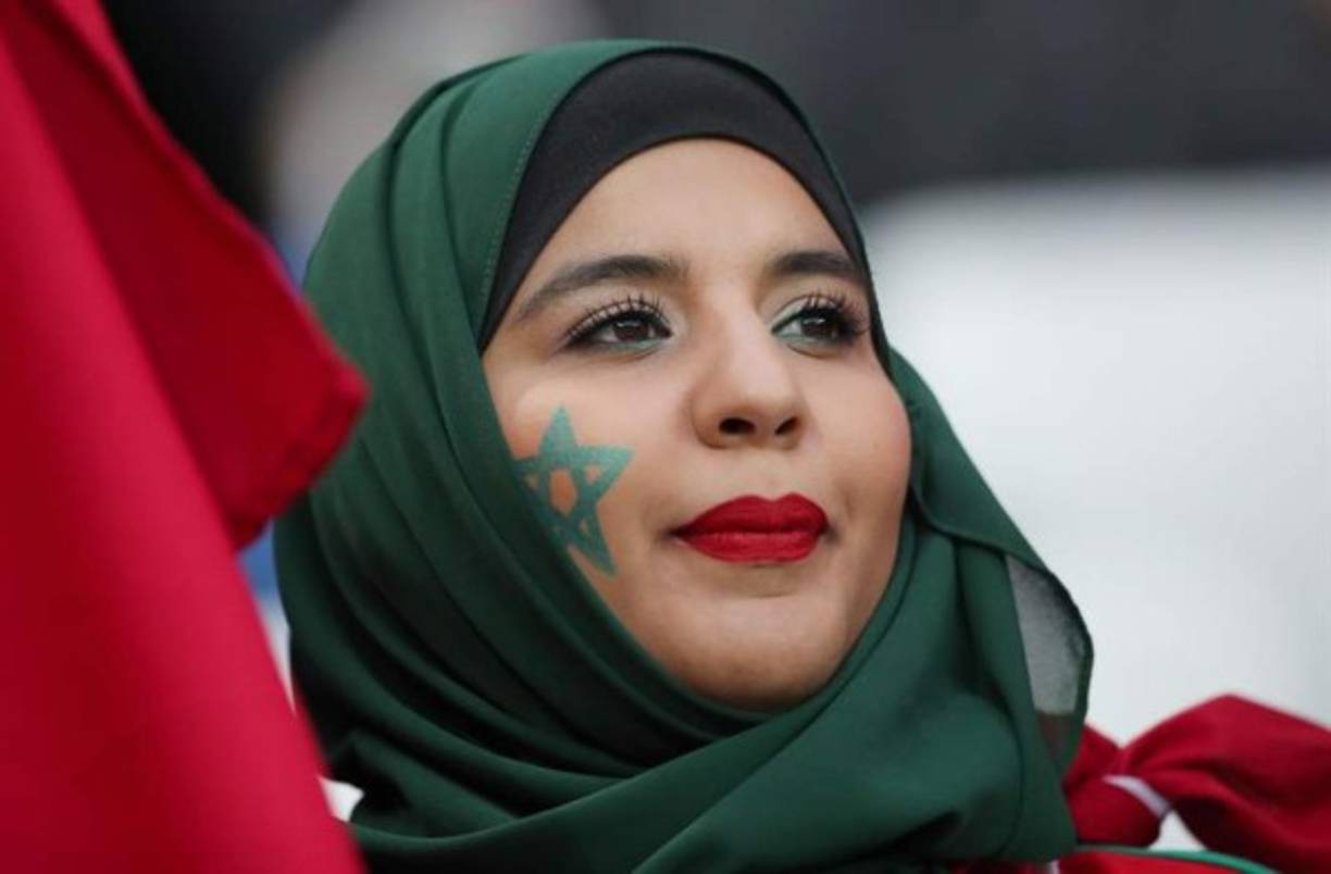 Ni el turbante pudo esconder la belleza de esta marroquí.