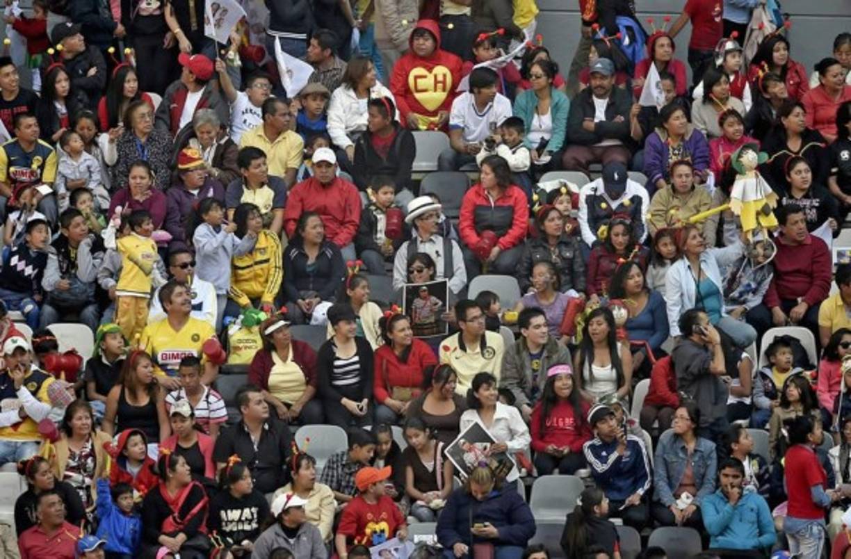 De acuerdo con la seguridad del recinto serán 2 mil elementos los que vigilarán el evento y no dejarán pasar globos, pancartas, alimentos ni bebidas. <br/>