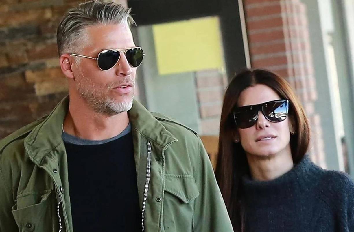  Bryan Randall, pareja de la actriz Sandra Bullock desde 2015, murió el 5 de agosto, a la edad de 57 años, luego de una larga “batalla de tres años contra la esclerosis lateral amiotrófica”, dijo su familia a Page Six en un comunicado.